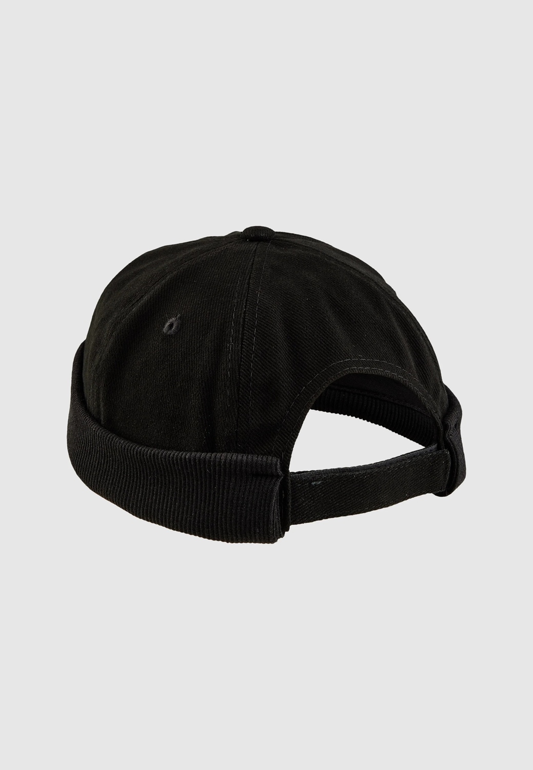 CLEPTOMANICX BRIMLESS CAP BLACK